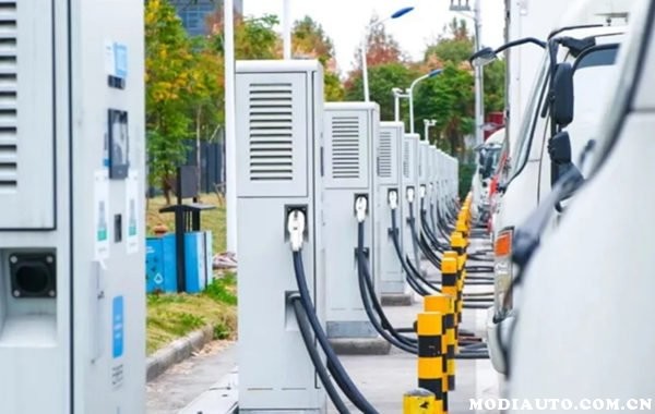 汽車充電樁廠家直銷可以做到品質(zhì)與價格的雙重優(yōu)勢！