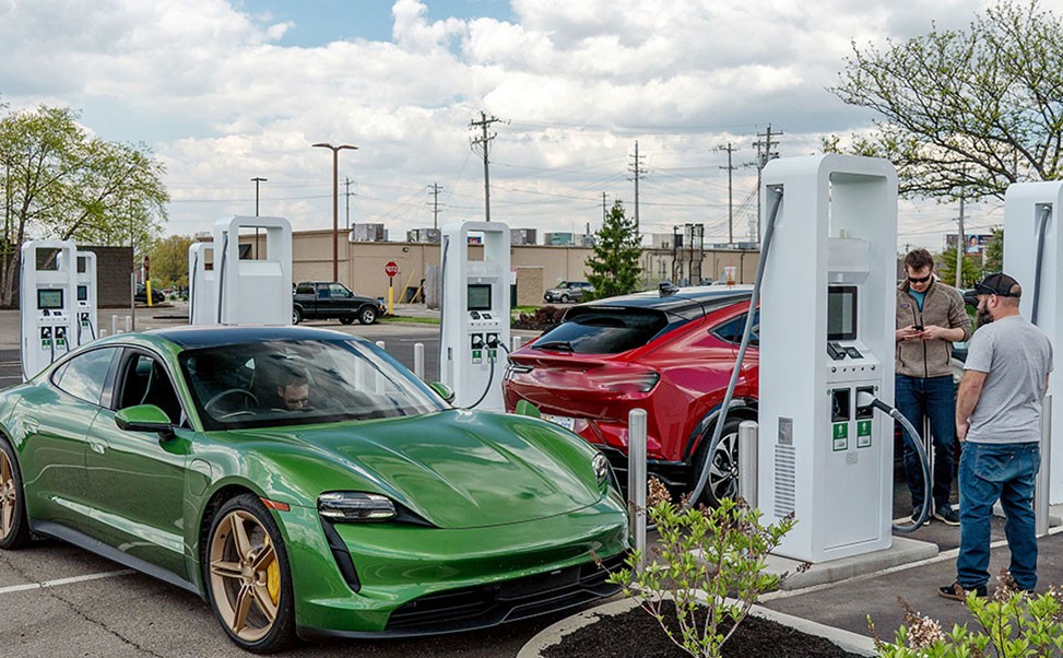 汽車充電樁加盟的市場機遇與挑戰(zhàn)