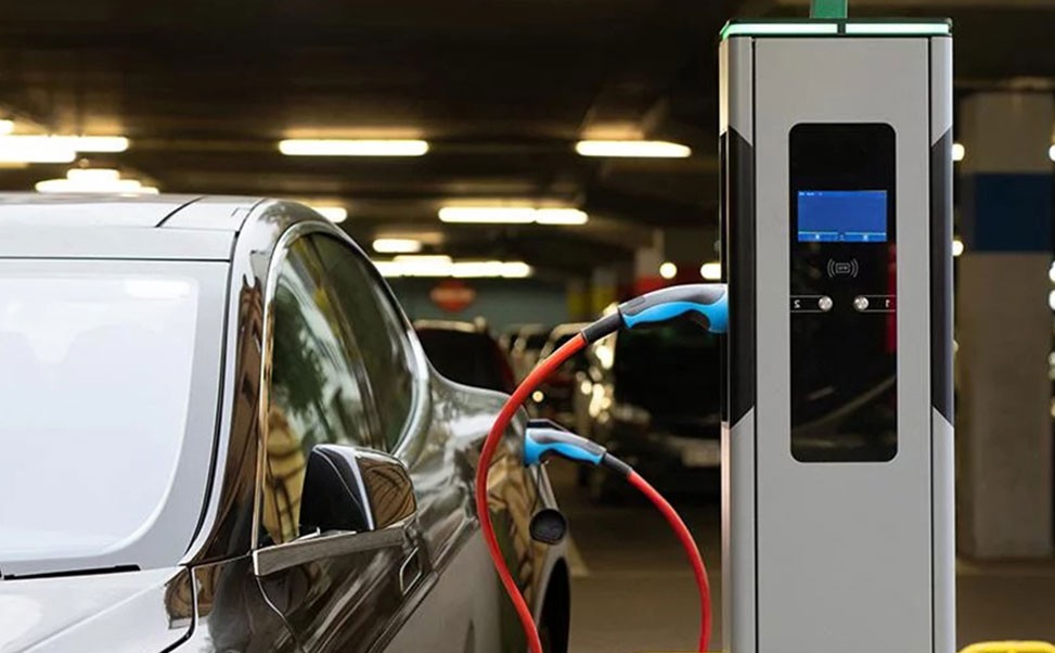 公交站汽車充電樁的規?；瘮U張：驅動可持續交通的核心力量