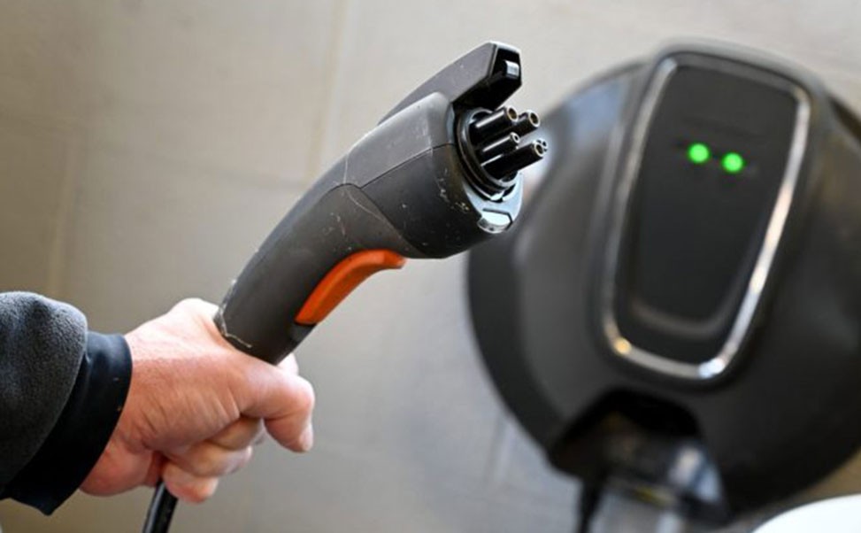 電動(dòng)汽車(chē)充電樁政策支持與市場(chǎng)驅(qū)動(dòng)